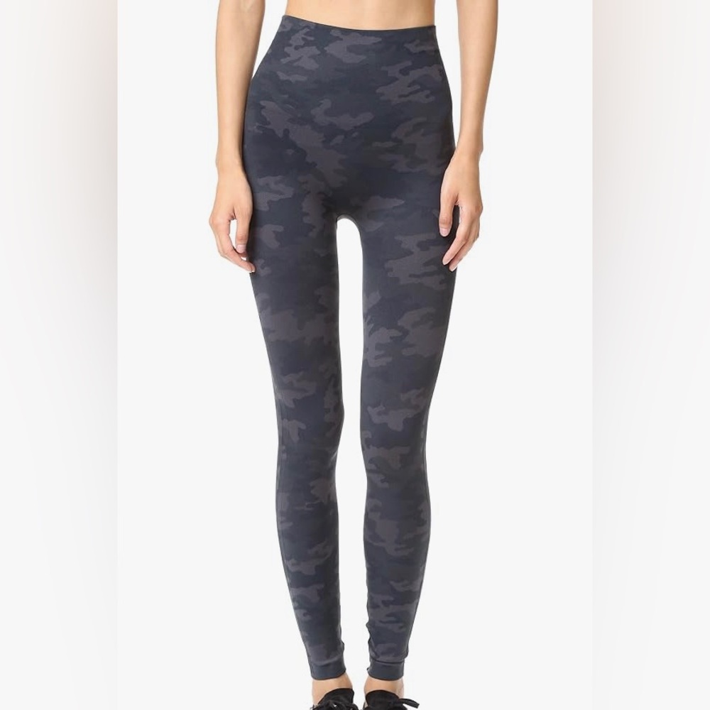 Spanx Look at Me Now Black Camo Seamless Leggings Women’s Medium
